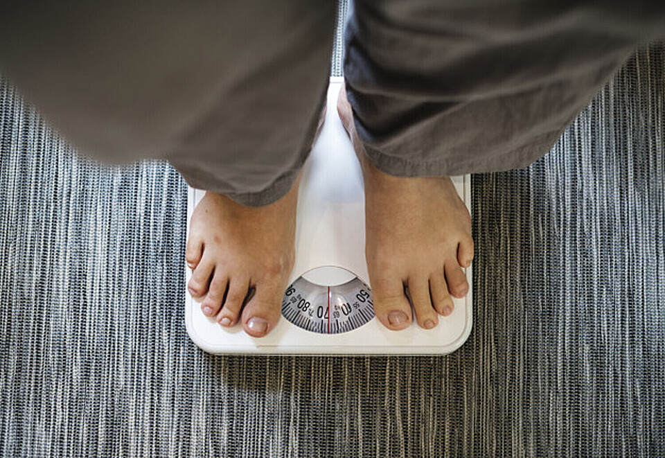Los cambios de peso y las comidas pueden desarrollar recaídas y brotes