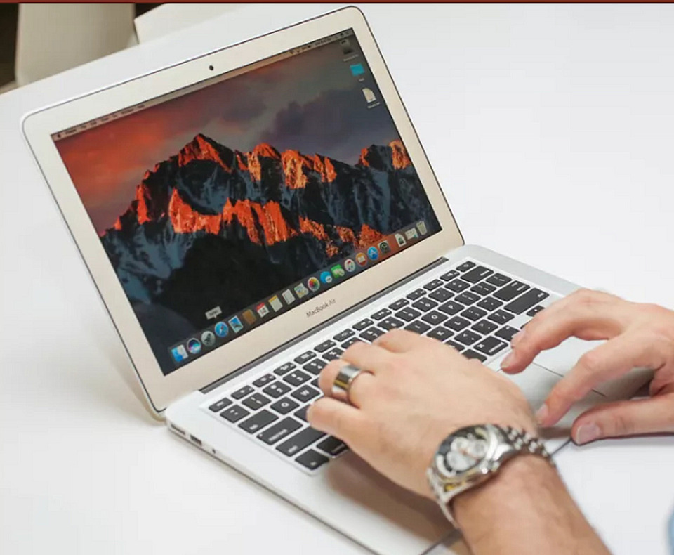MacBook (2017) - Apple